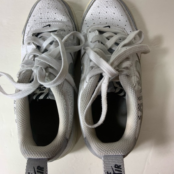 Nike Air Force 1 Size 4Y Kids White and reflective silver boys or girls sneaker - Picture 9 of 11